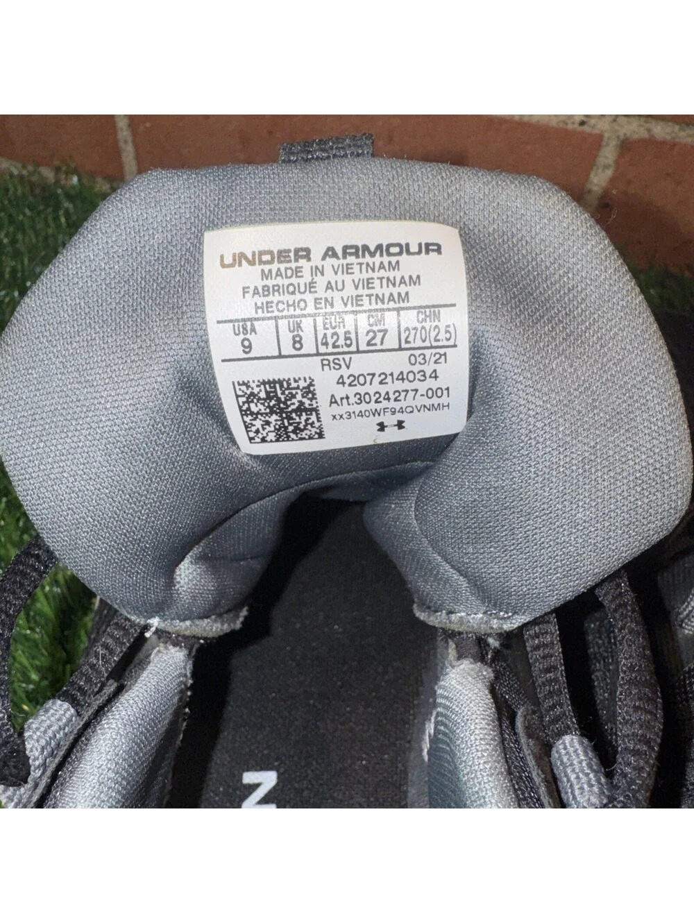 Size 9 - Under Armour Charged Focus Black Halo Grey